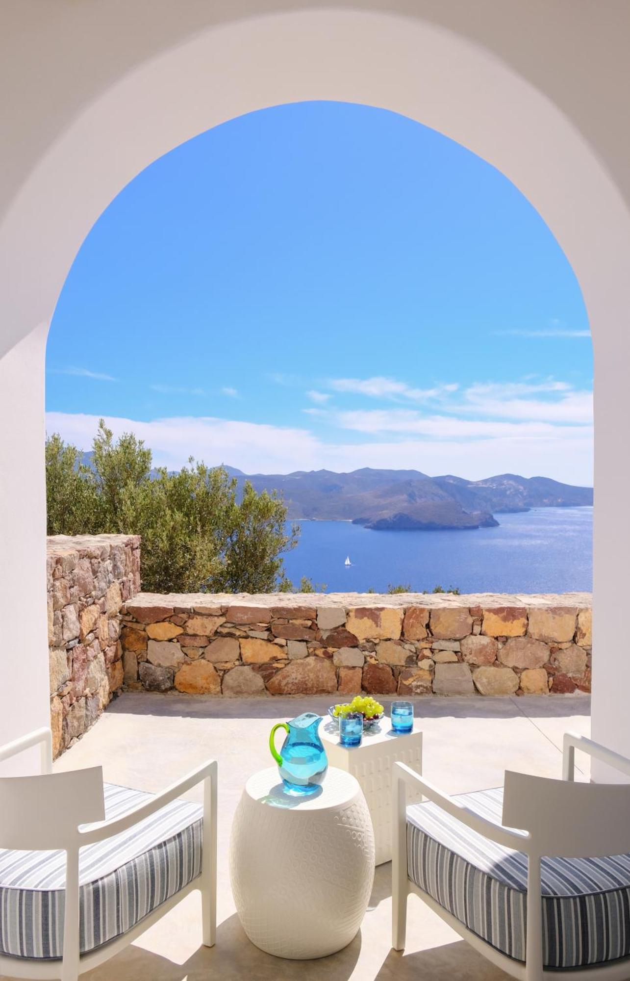 Odyssey Rock Milos Sunset Suites Plaka  Rom bilde