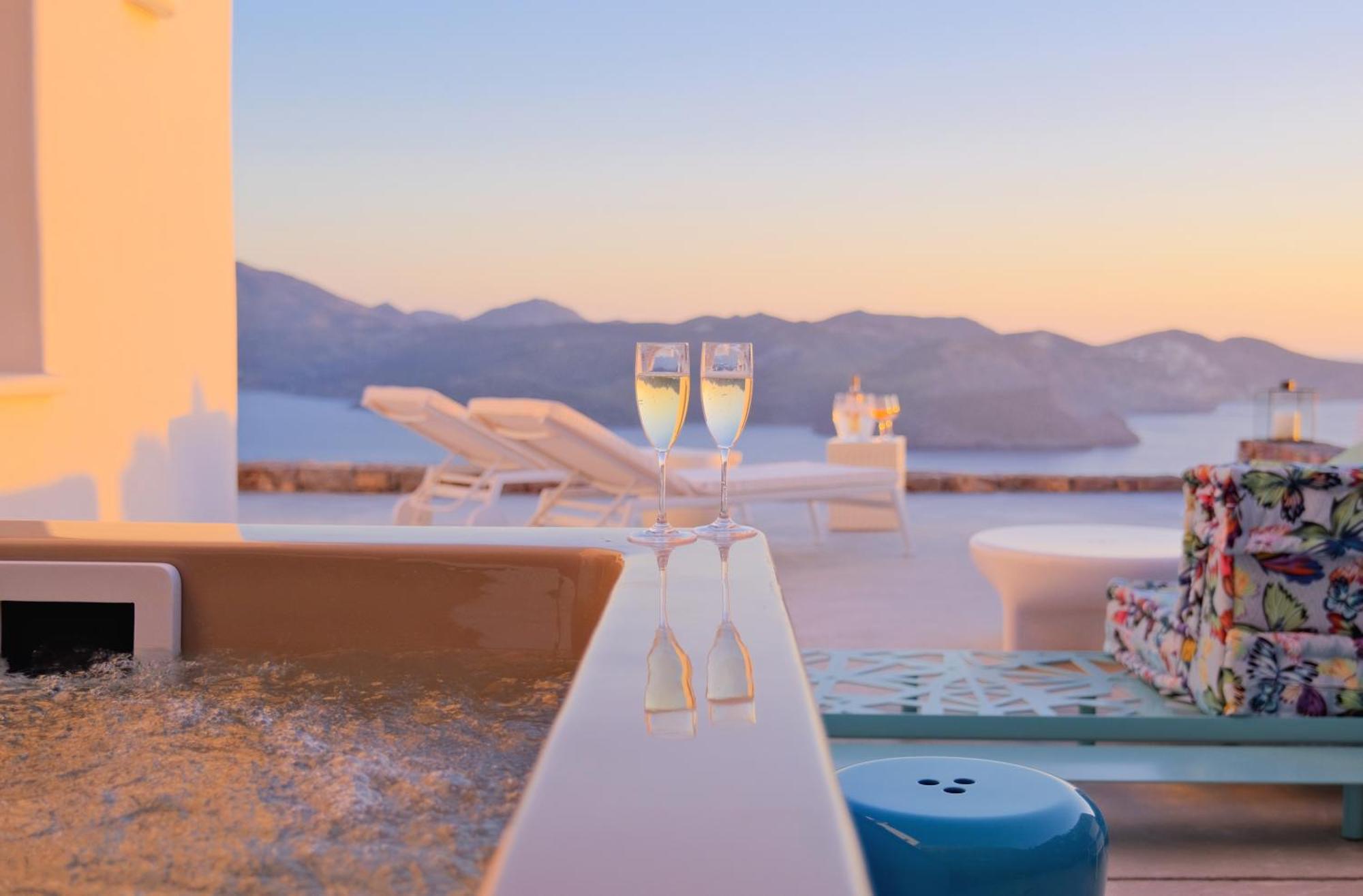 Odyssey Rock Milos Sunset Suites Plaka  Eksteriør bilde