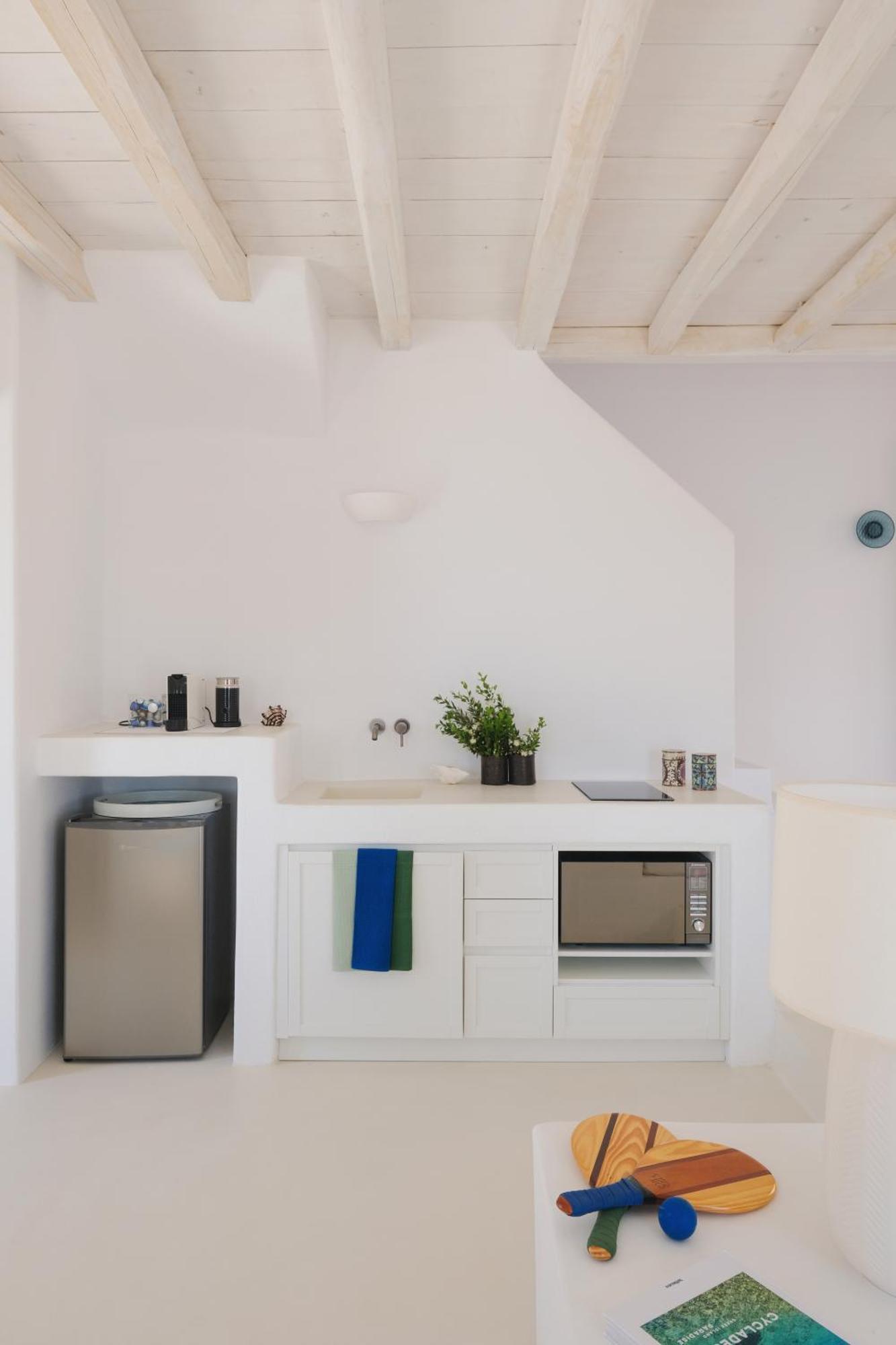 Odyssey Rock Milos Sunset Suites Plaka  Rom bilde