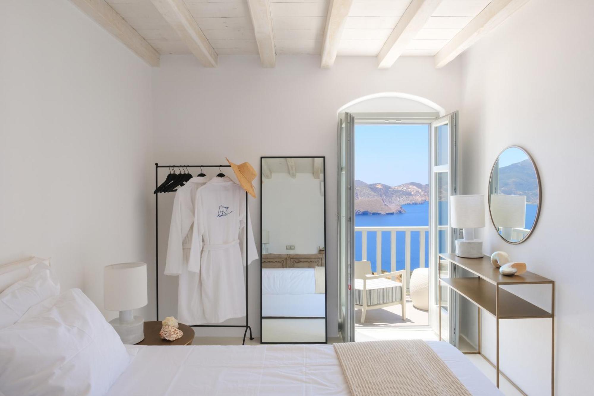 Odyssey Rock Milos Sunset Suites Plaka  Rom bilde