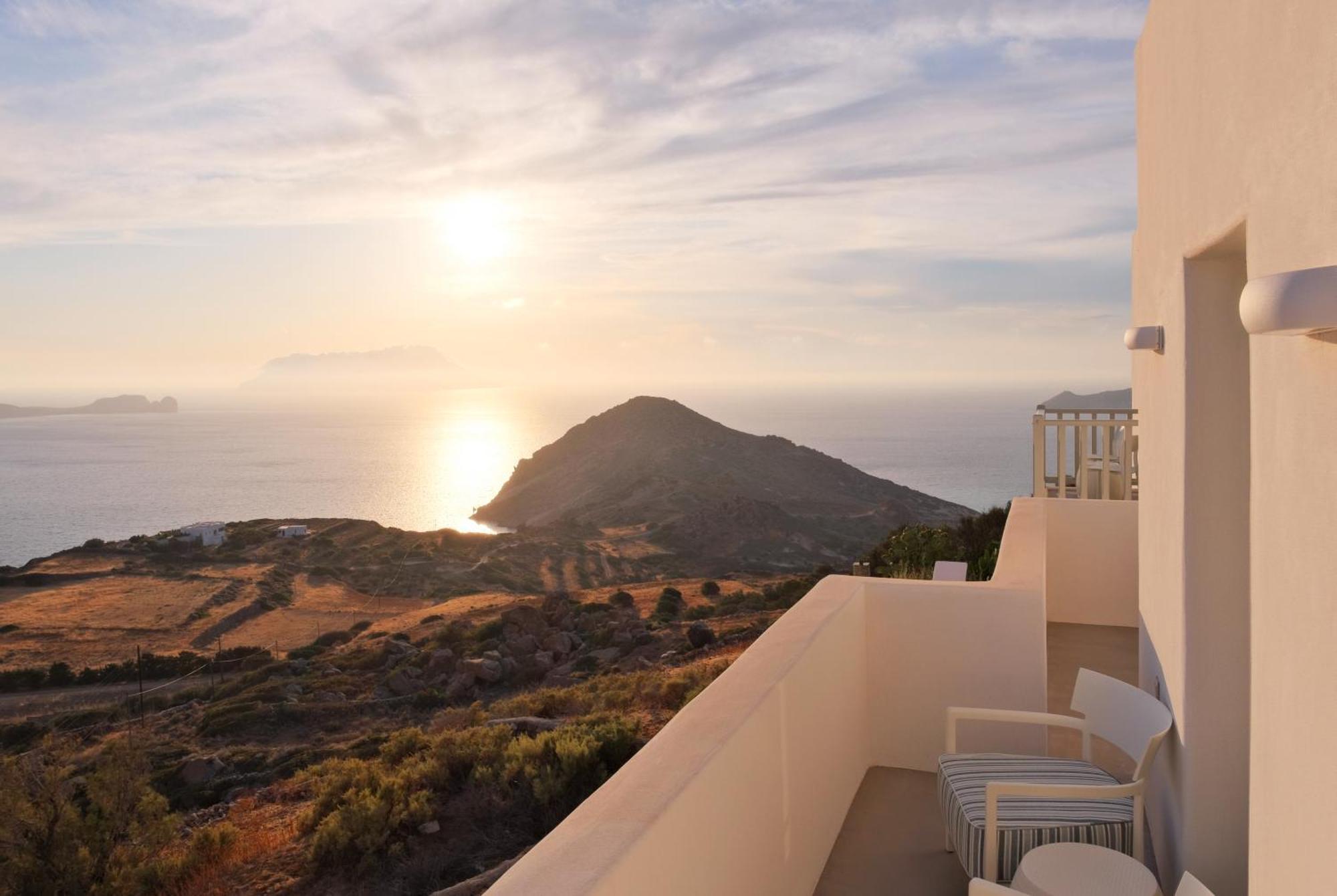 Odyssey Rock Milos Sunset Suites Plaka  Rom bilde