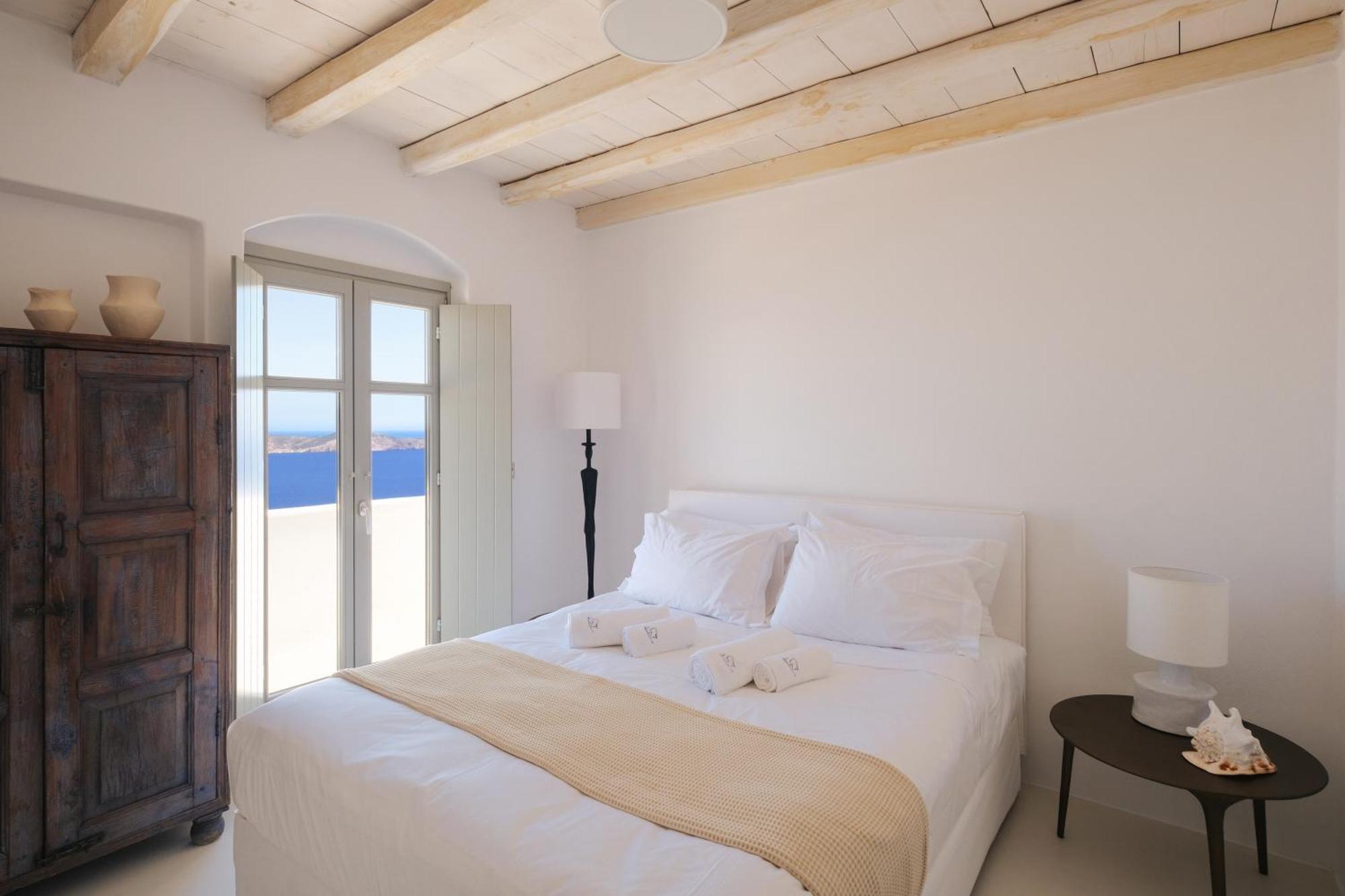 Odyssey Rock Milos Sunset Suites Plaka  Rom bilde
