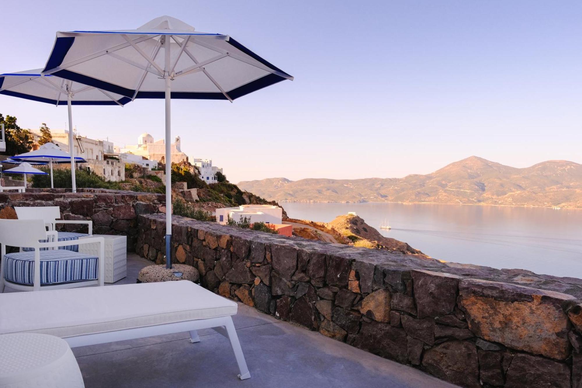 Odyssey Rock Milos Sunset Suites Plaka  Rom bilde